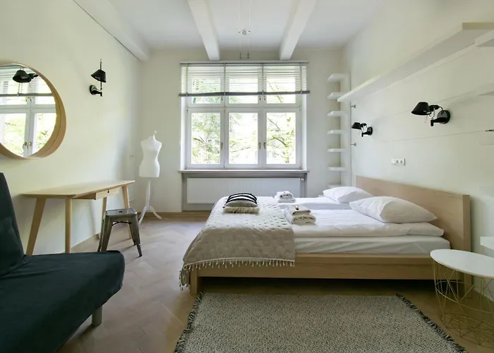 Spacious 3Br Apartment With Ac In Living Room, 2 Balconies